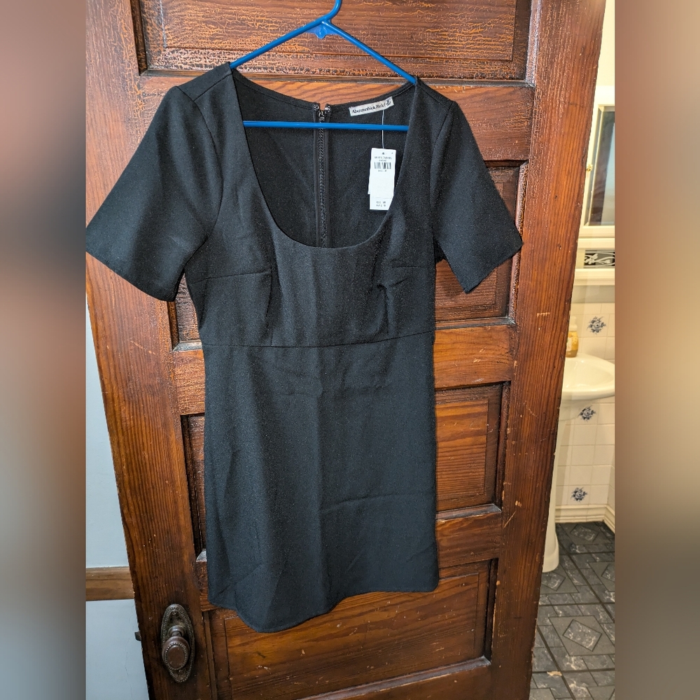 Abercrombie Short Sleeve Scoop Neck Mini Dress Black Medium